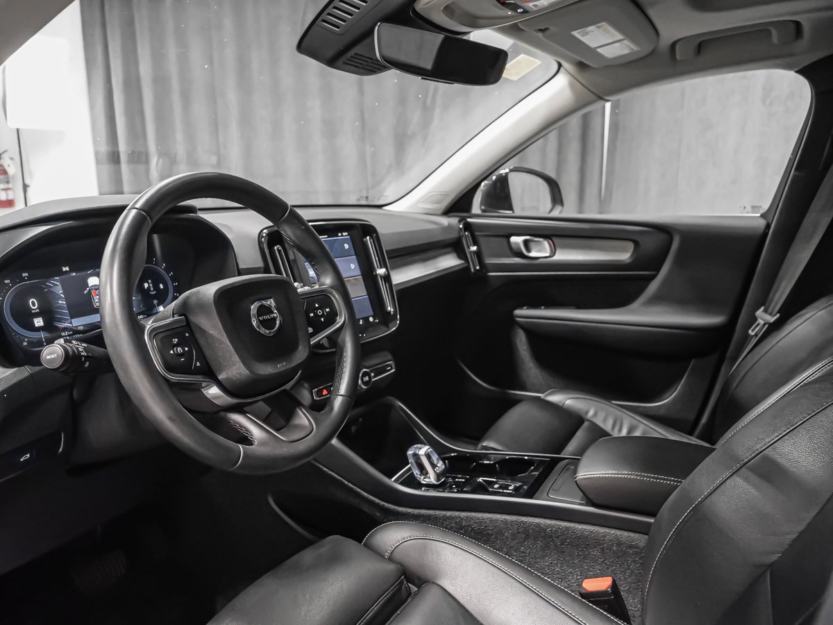 2024 Volvo XC40 B5 PLUS BRIGHT Black Montreal - photo #1