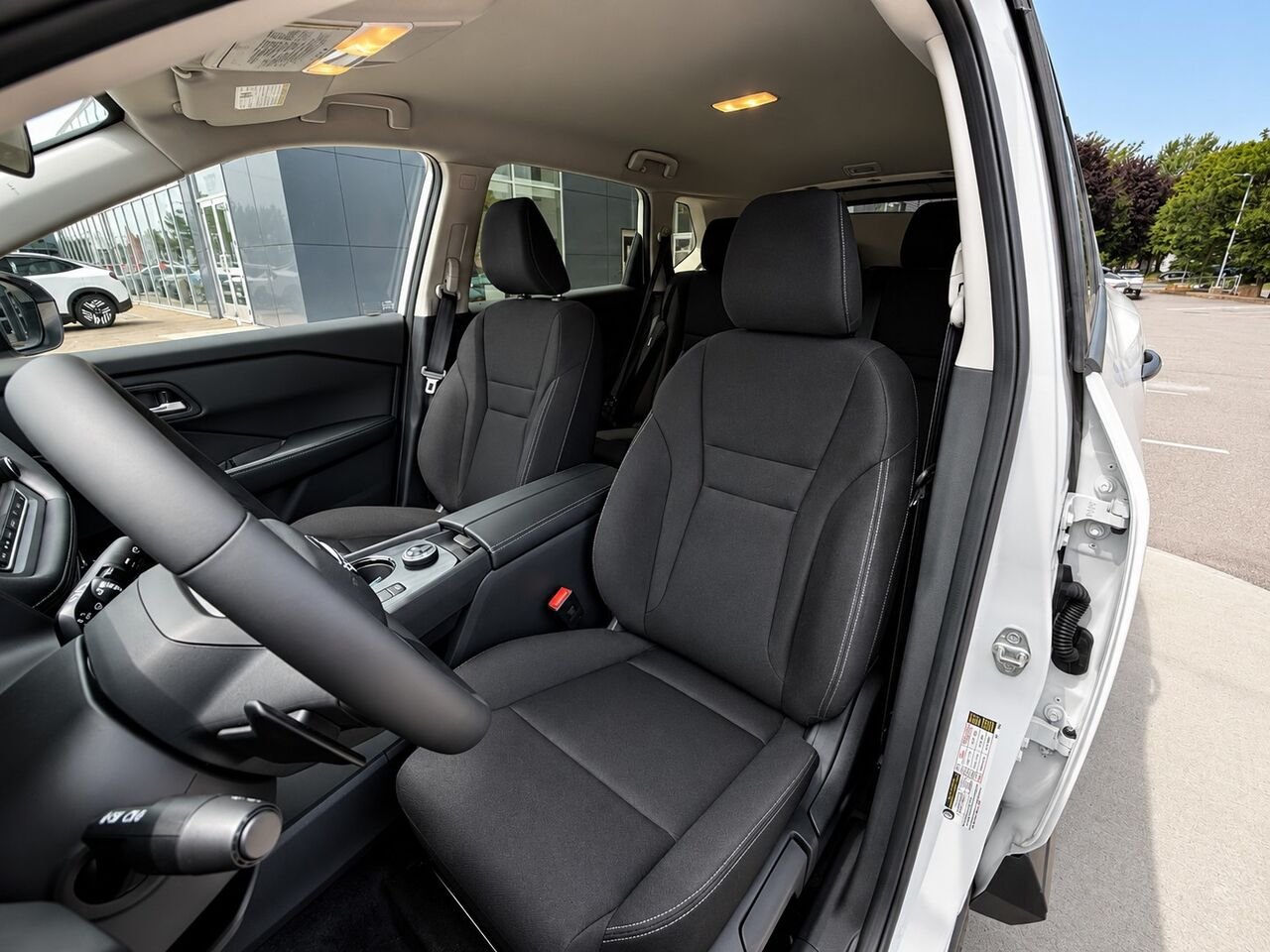 NISSAN Rogue ROGUE S 2026 Blanc Everest nacré triple couche Châteauguay - photo #12