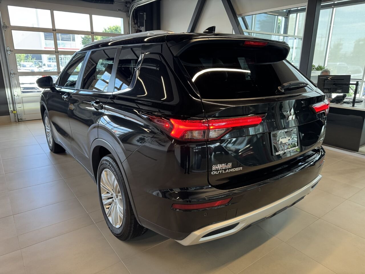 Mitsubishi Outlander 2024 Noir Saint-Eustache - photo #2