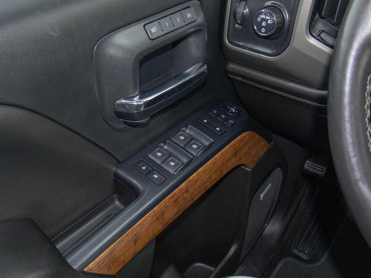 2018 Chevrolet Silverado 2500HD 4WD Crew Cab 153 High Country Havana Metallic Sherwood Park - photo #20