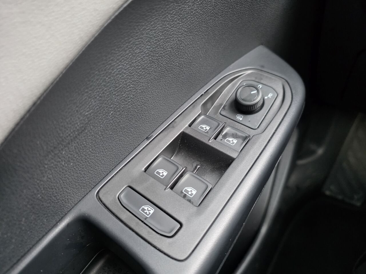 Volkswagen Taos Highline 4Motion 2024 Gris Mont-Laurier - photo #22