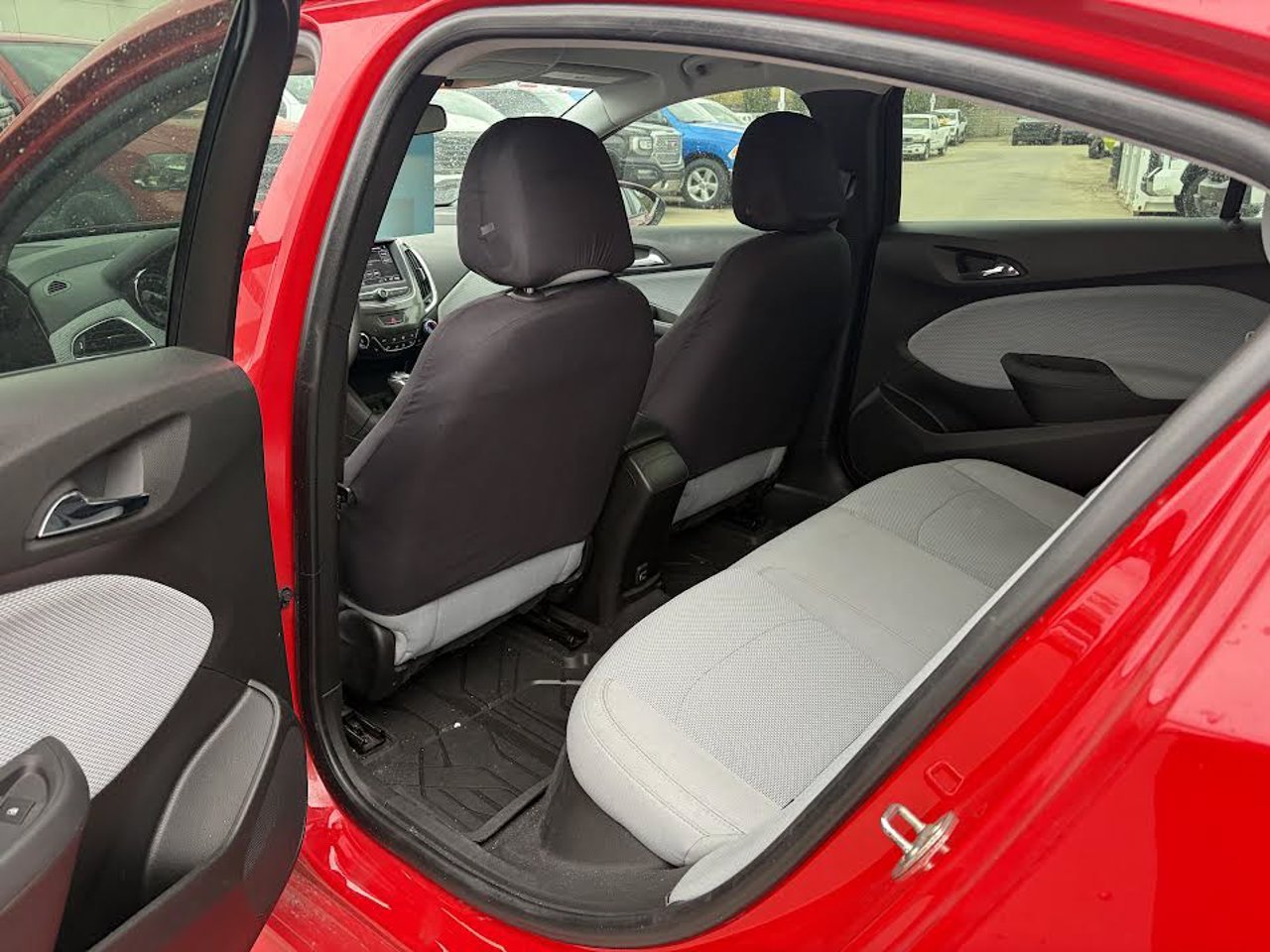 2019 Chevrolet Cruze 4dr HB LT Red Sherwood Park - photo #5