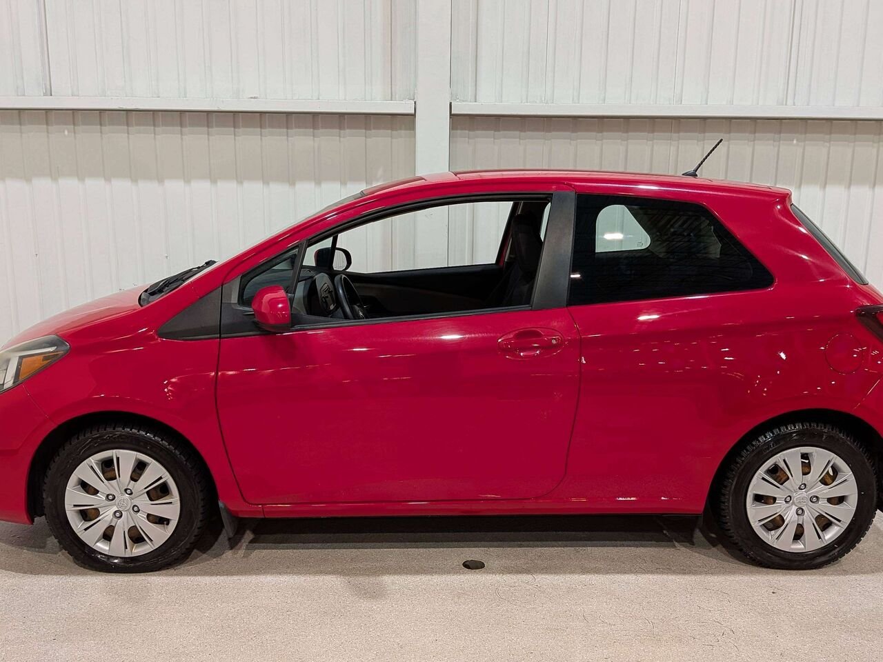 Toyota Yaris 3dr HB Auto CE 2015 Rouge Val-David - photo #3