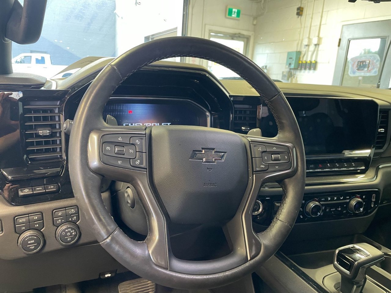 Chevrolet Silverado 1500 ZR2 CREW 4X4 V8 *TOIT* NAV SIÈGES VENTIL BOSE HUD 2023 Gris Saint-Jérôme - photo #16