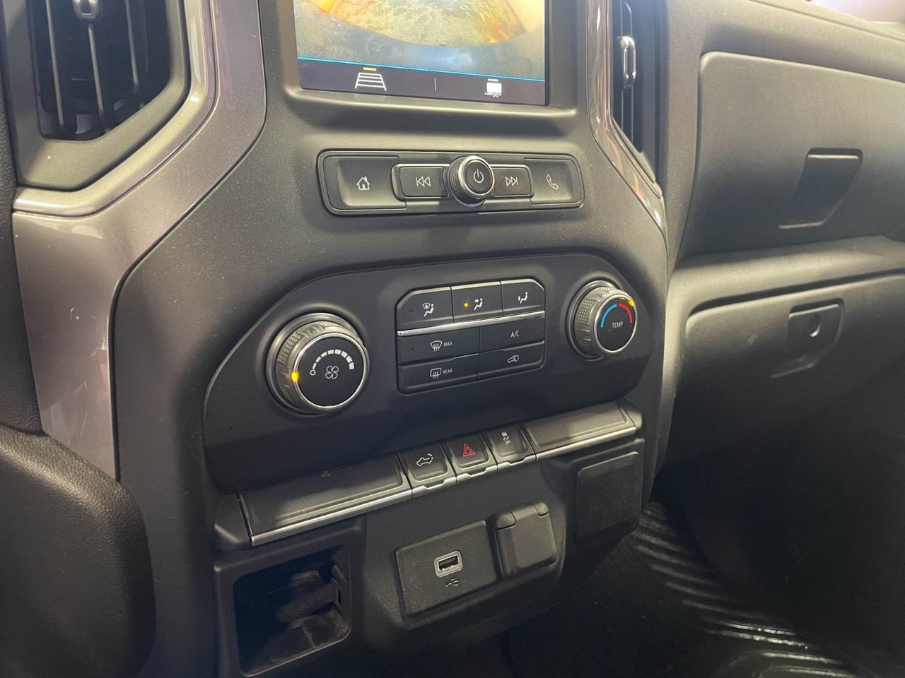 Chevrolet Silverado 1500 CUSTOM CREW 4X4 V8 *GR VALEUR* MARCHE PIED CARPLAY 2019 Gris Ombre Saint-Jérôme - photo #12