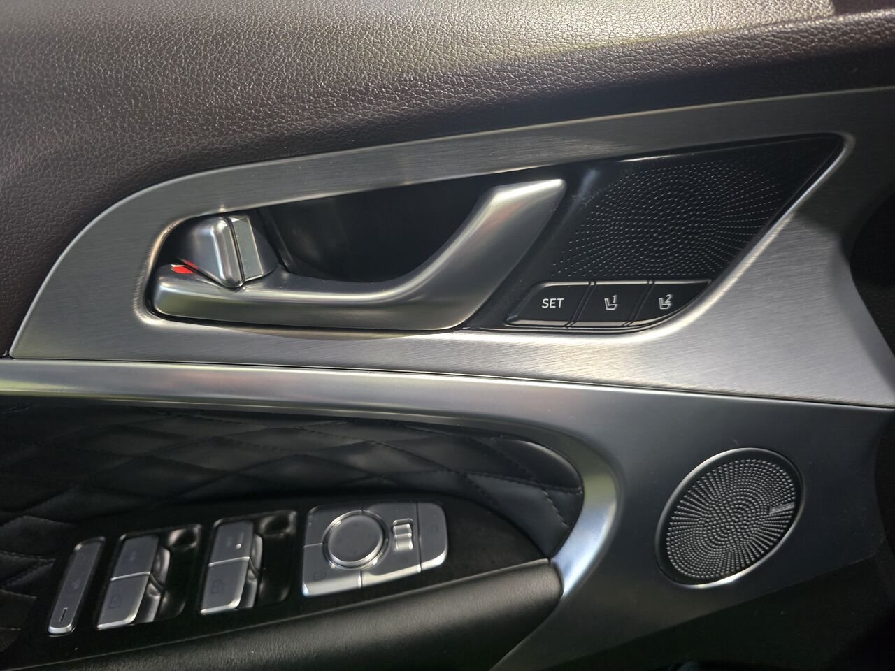 2019 Genesis G70 Black  - photo #12