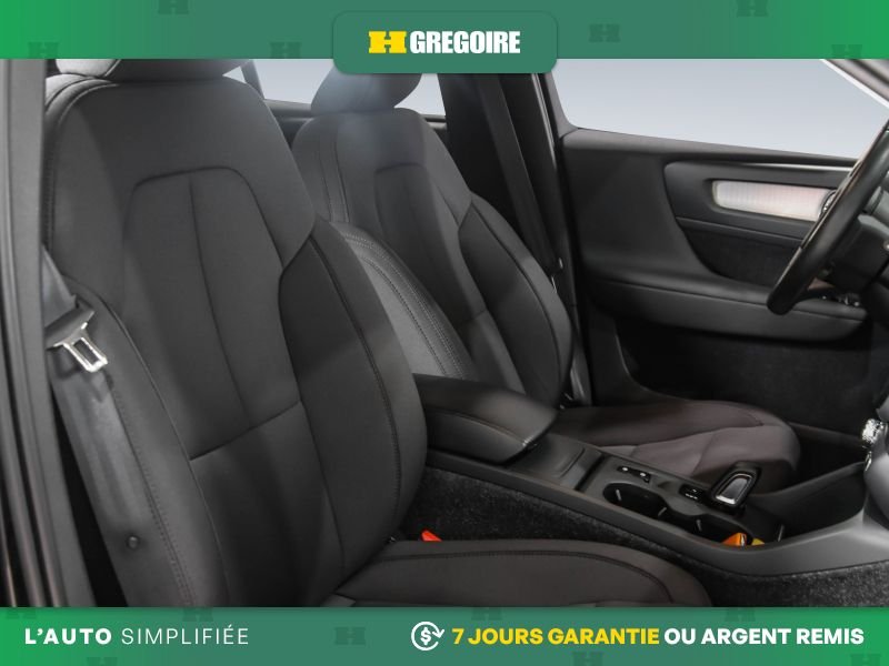 2021 Volvo XC40 Black Laval - photo #28