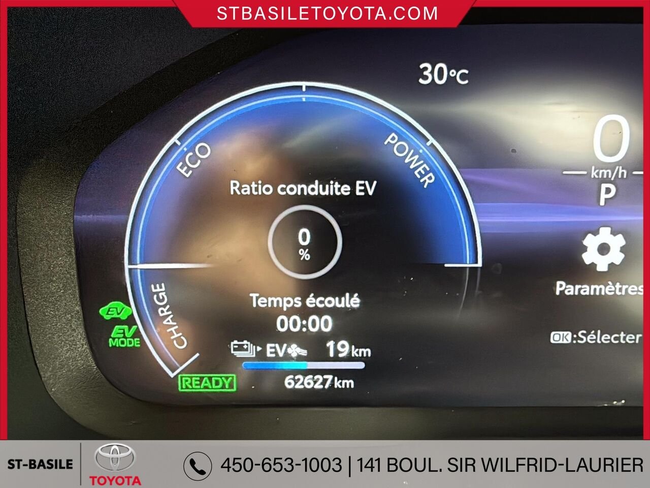 TOYOTA RAV4 PRIME 2024 Bleu héliographique avec toit noir Saint-Basile-le-Grand - photo #15