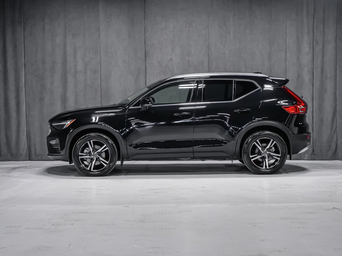 2025 Volvo XC40 B5 CORE BRIGHT Black Montreal - photo #2