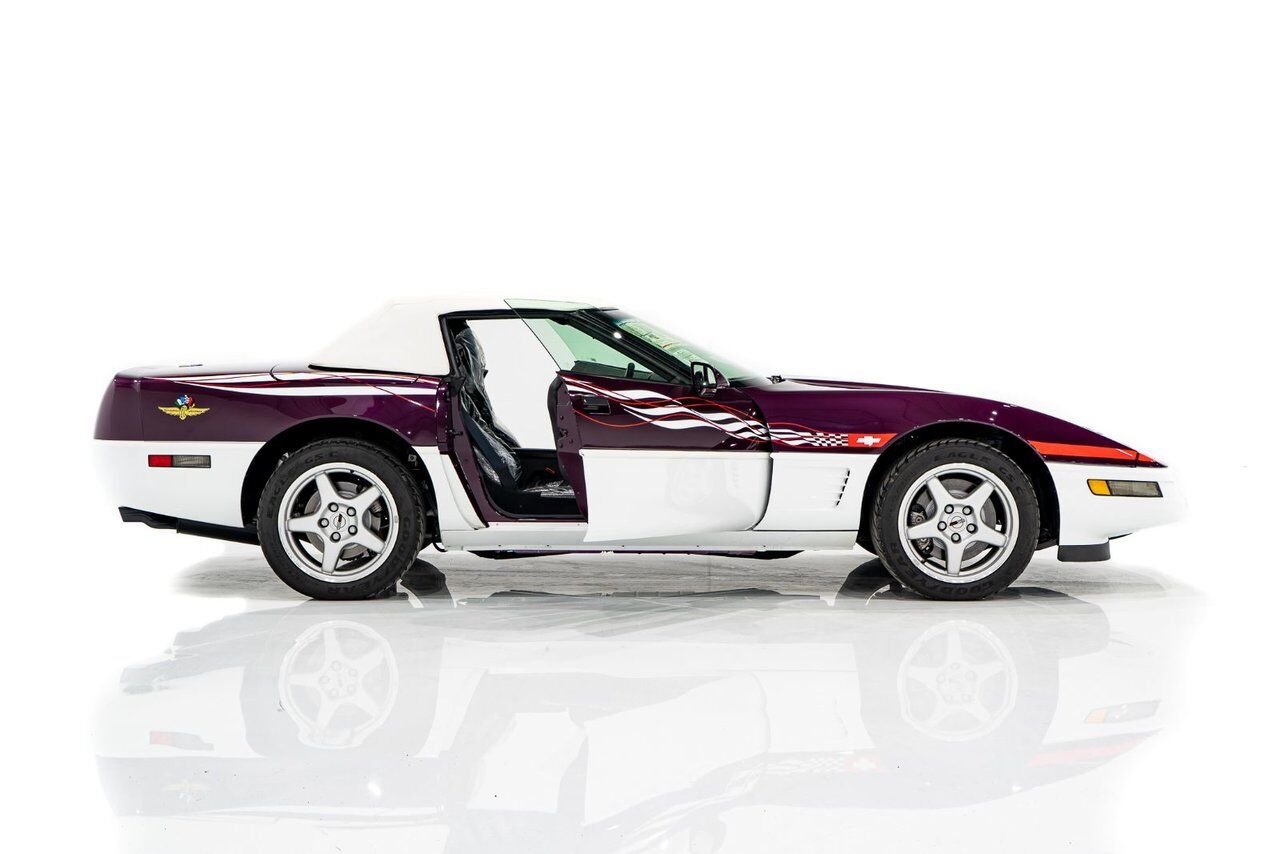 1995 Chevrolet Corvette *PRIX EN USD* RPO Z4Z PACE CAR PRESENTED IN DELIVERY PACKAGING WITH ONLY 192MILES (307KM) FROM NEW White Montreal - photo #44