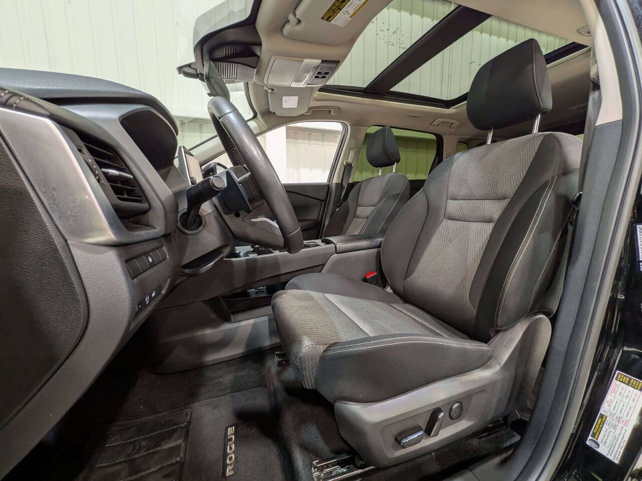 2024 Nissan Rogue AWD SV Moonroof Black Mirabel - photo #1