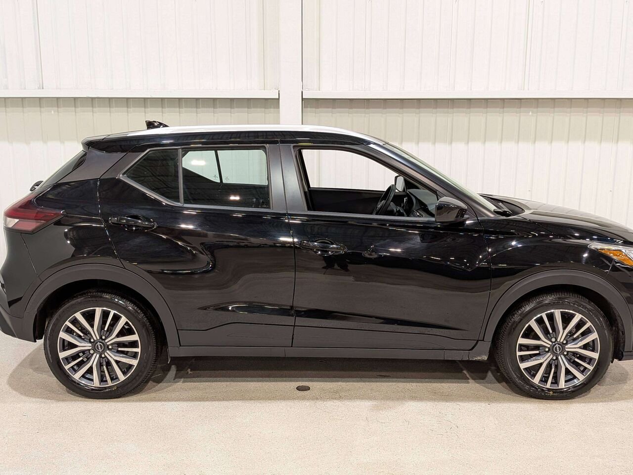 2025 Nissan Kicks Play SV FWD Black Val-David - photo #7