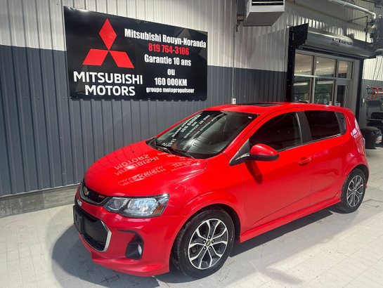 2017 Chevrolet Sonic LT à hayon 5 portes BA Red