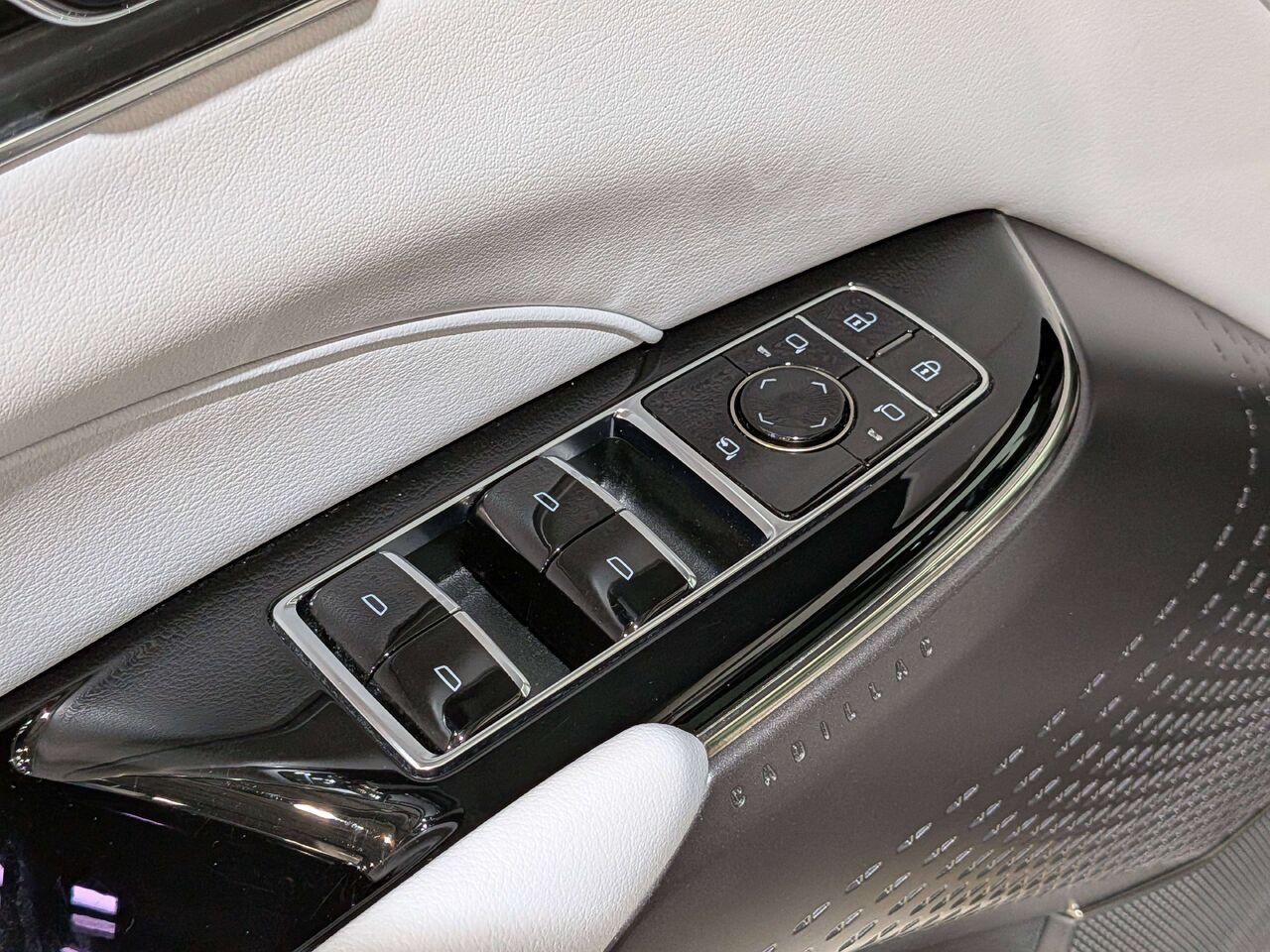 2024 Cadillac LYRIQ 4dr Sport w/1SF Black Val-David - photo #36