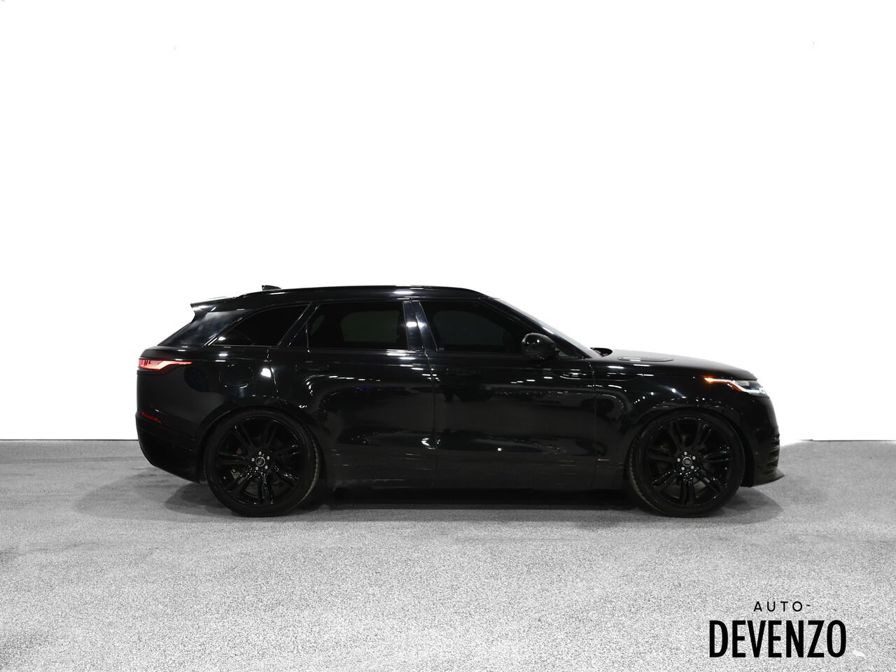2018 Land Rover Range Rover Velar Black Saint-Eustache - photo #1