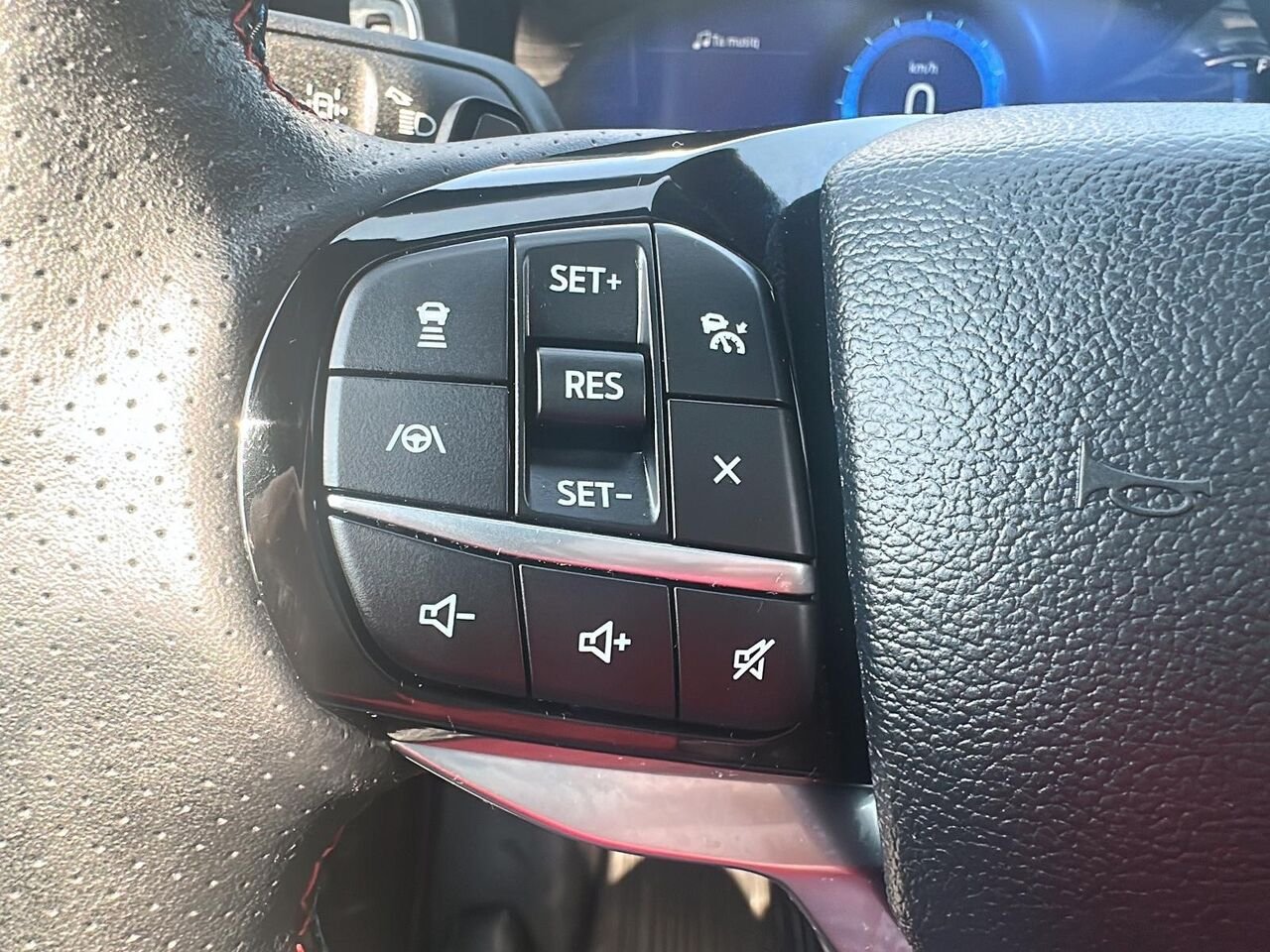 2024 Ford Explorer White Rouyn-Noranda - photo #18