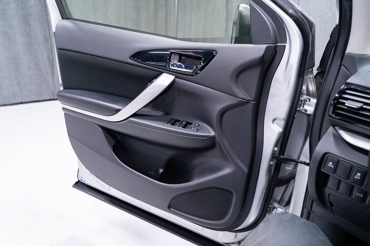 2024 Mitsubishi Eclipse Cross LE S-AWC Silver Montreal - photo #10