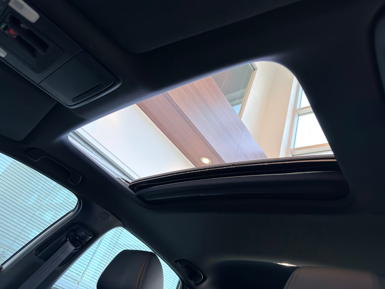2025 Honda Civic Sedan Hybrid White Notre-Dame-des-Prairies - photo #17