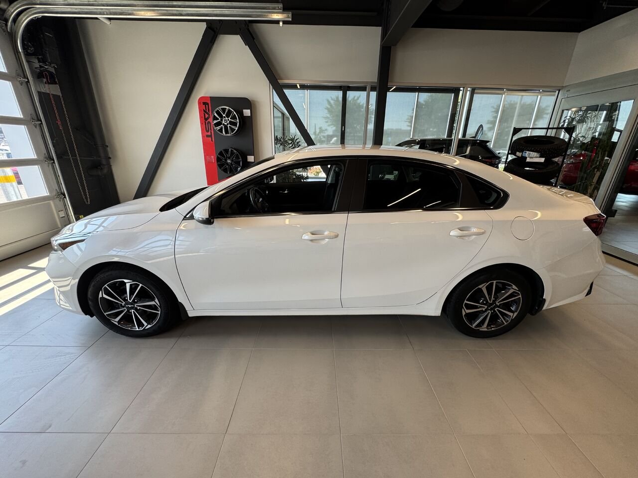 2024 Kia Forte White Saint-Eustache - photo #1