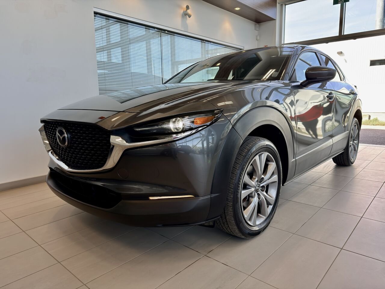 Mazda CX-30 2024 Gris Notre-Dame-des-Prairies - photo #3