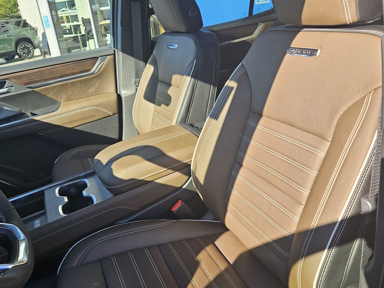 GMC Acadia Denali Ultimate 4 portes TI 2027 Ébène crépuscule métallisé Thetford Mines - photo #15