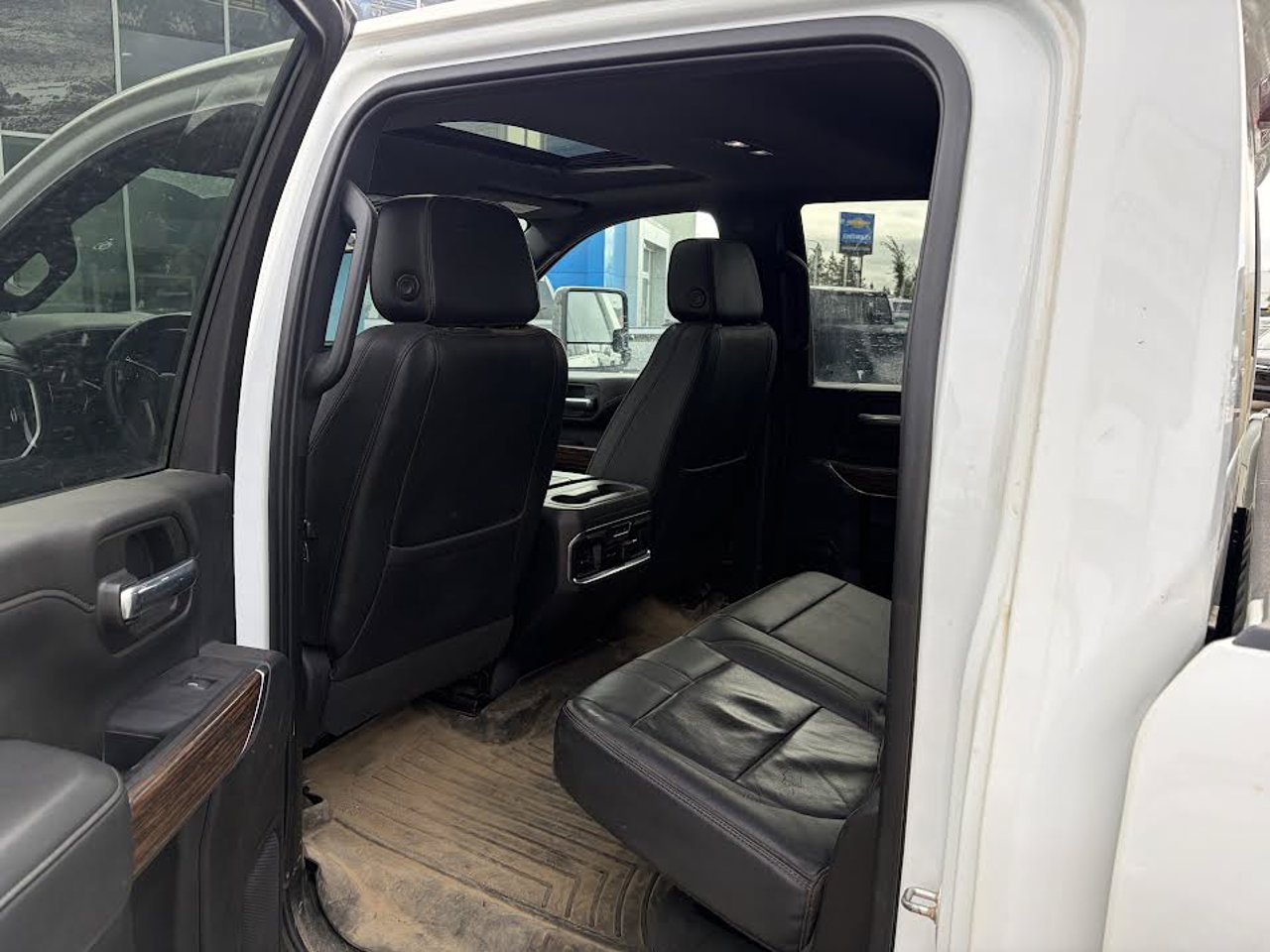 2023 Chevrolet Silverado 3500HD 4WD Crew Cab 159 High Country White Sherwood Park - photo #5