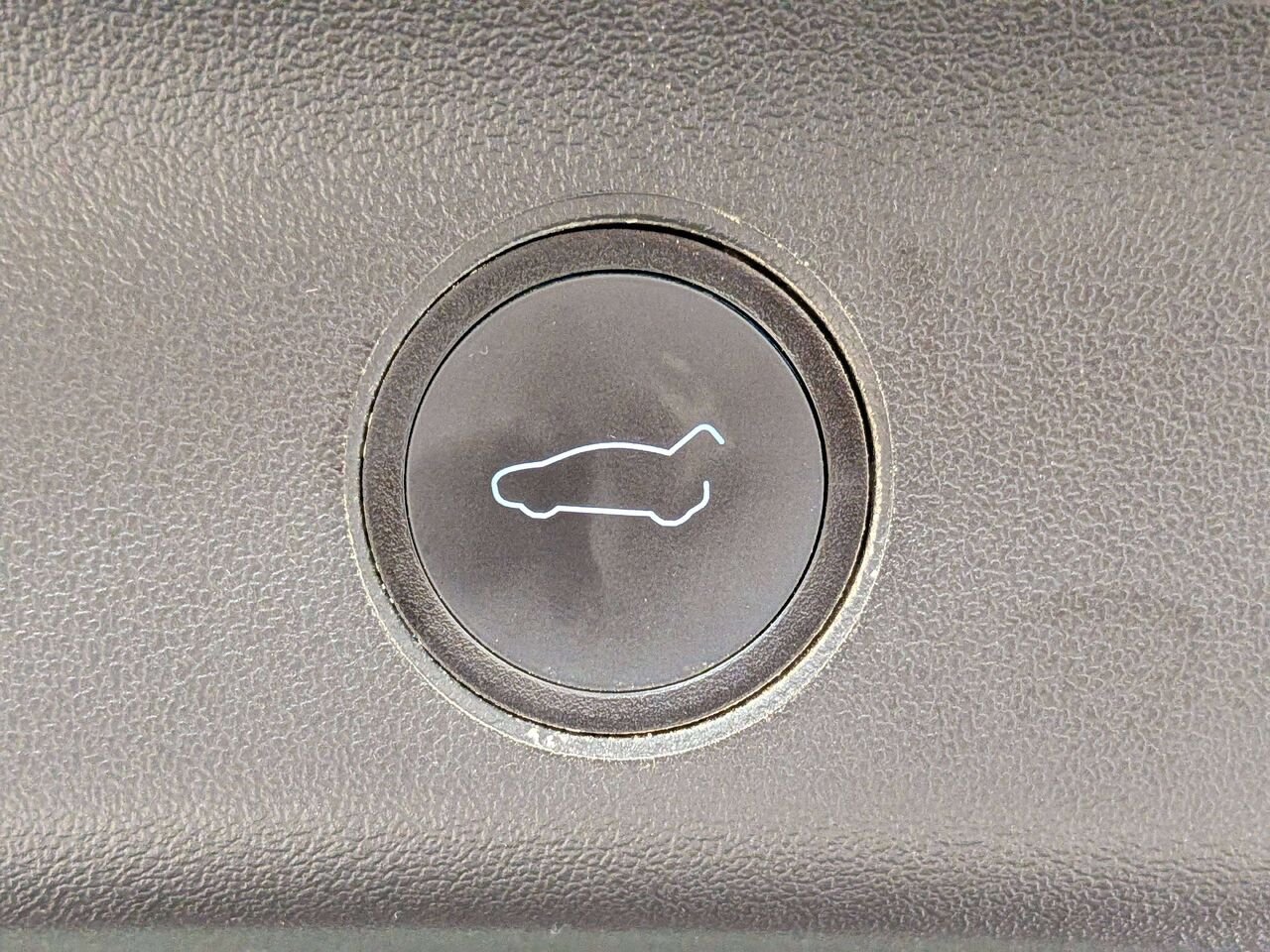 2020 Tesla Model Y Long Range AWD Red Val-David - photo #9