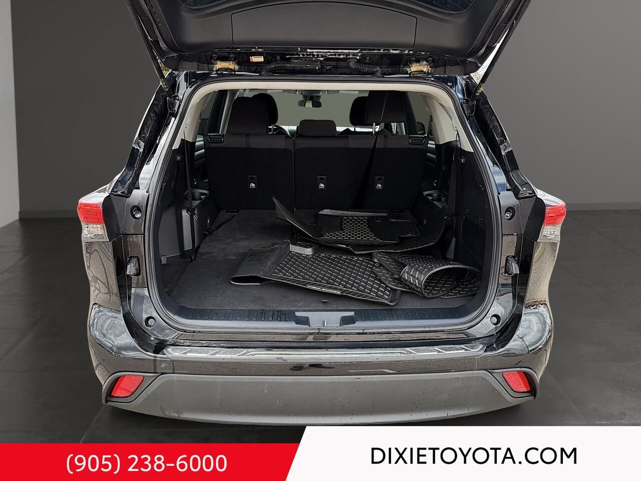 2023 Toyota Highlander Heated Seats, Alloy Wheels, Bluetooth Midnight Black Metallic Mississauga - photo #19