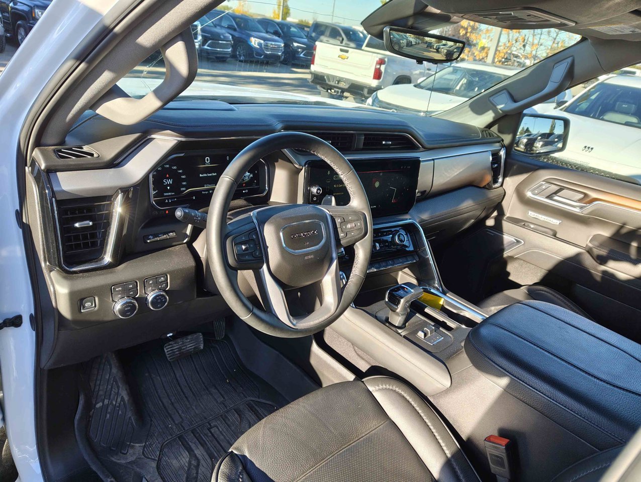 2025 GMC Sierra 1500 4WD Crew Cab 147 Denali White Sherwood Park - photo #5