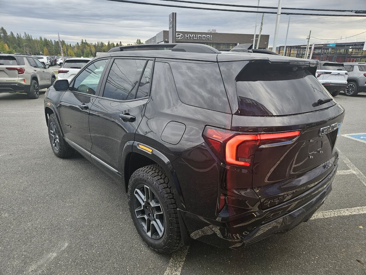 GMC Terrain AT4 4 portes TI 2027 Ébène crépuscule métallisé Thetford Mines - photo #6