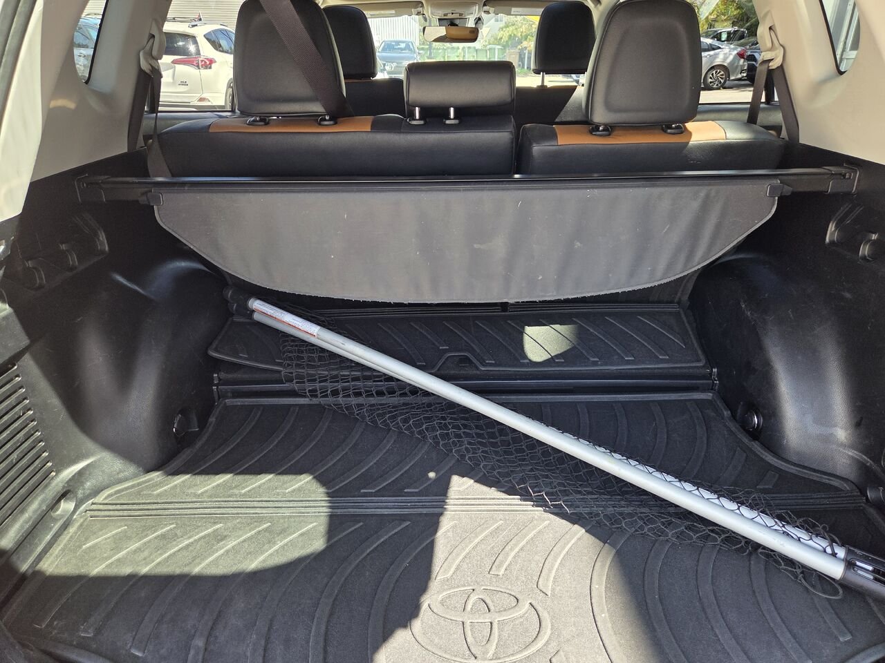 Toyota RAV4 Hybride 2017 Blanc Mont-Laurier - photo #10