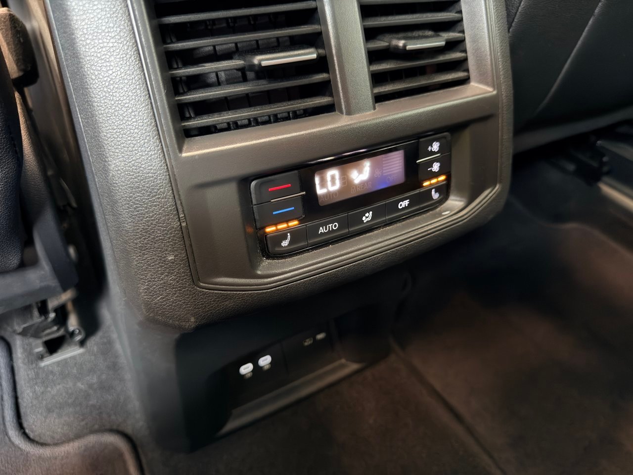2021 Volkswagen Atlas Silver Notre-Dame-des-Prairies - photo #23