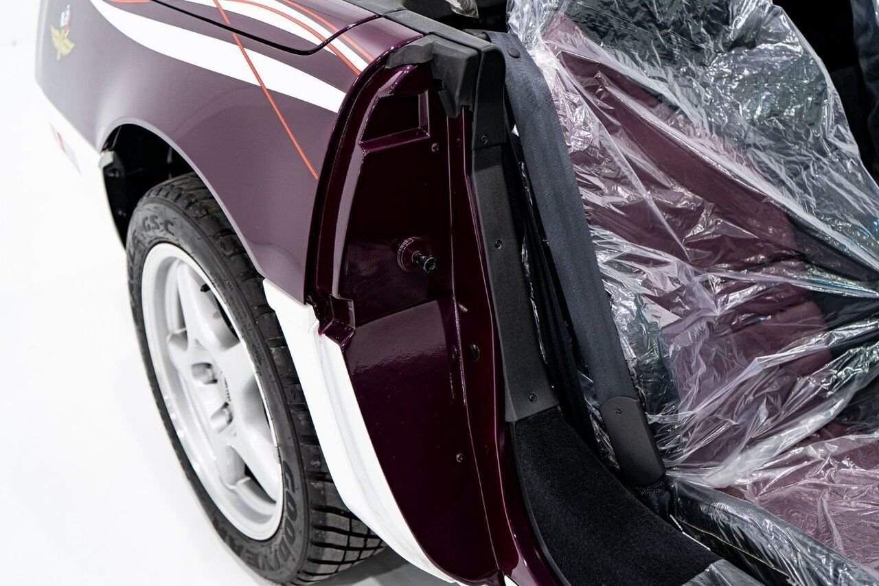 1995 Chevrolet Corvette *PRIX EN USD* RPO Z4Z PACE CAR PRESENTED IN DELIVERY PACKAGING WITH ONLY 192MILES (307KM) FROM NEW White Montreal - photo #100
