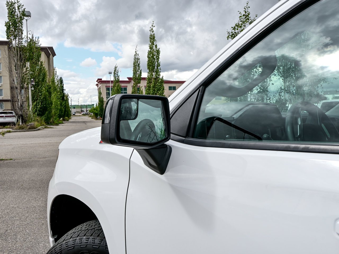 2024 Chevrolet Silverado 1500 4WD Crew Cab 147 RST White Sherwood Park - photo #6