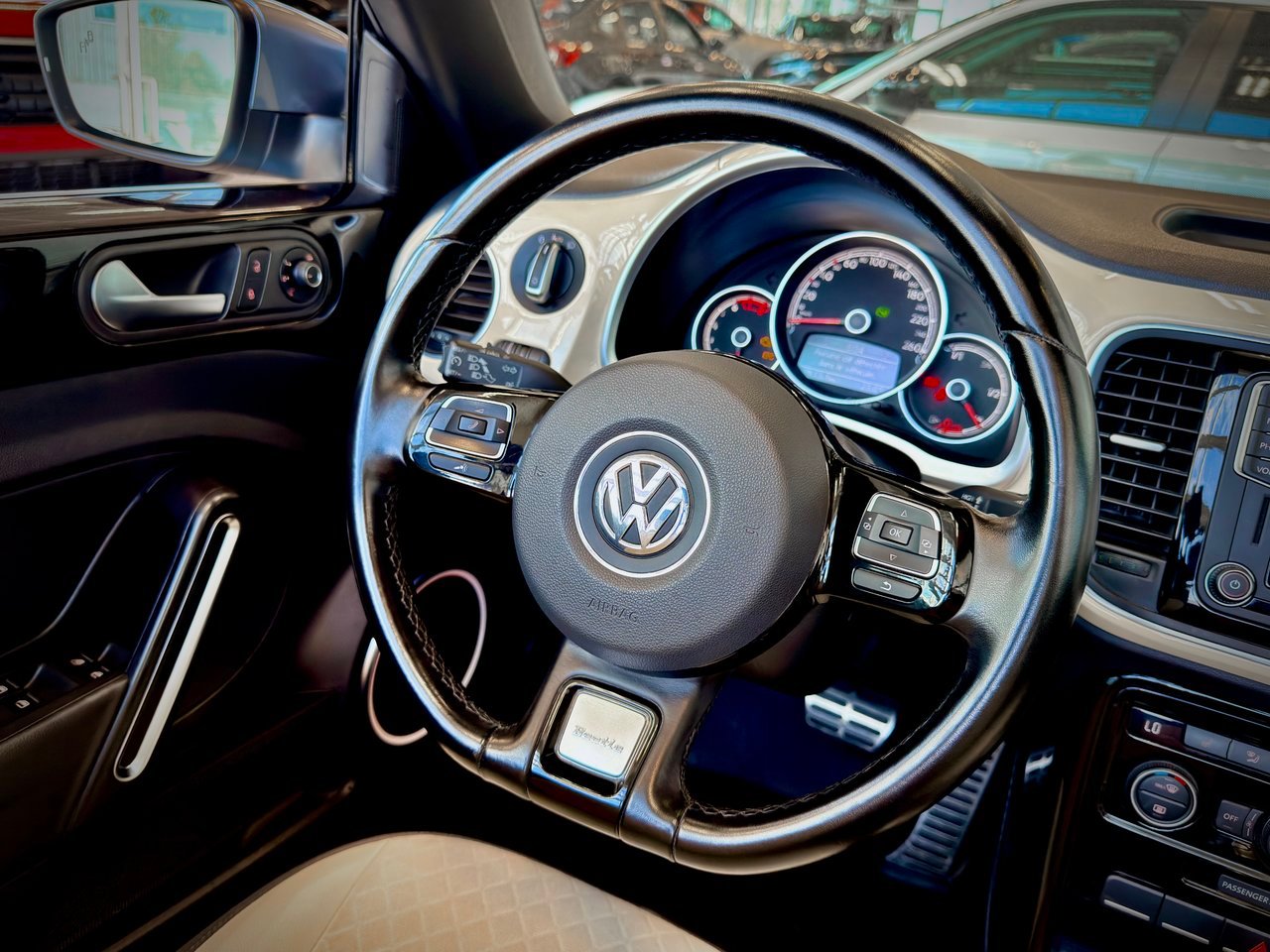 2019 Volkswagen Beetle Convertible Blue Notre-Dame-des-Prairies - photo #17