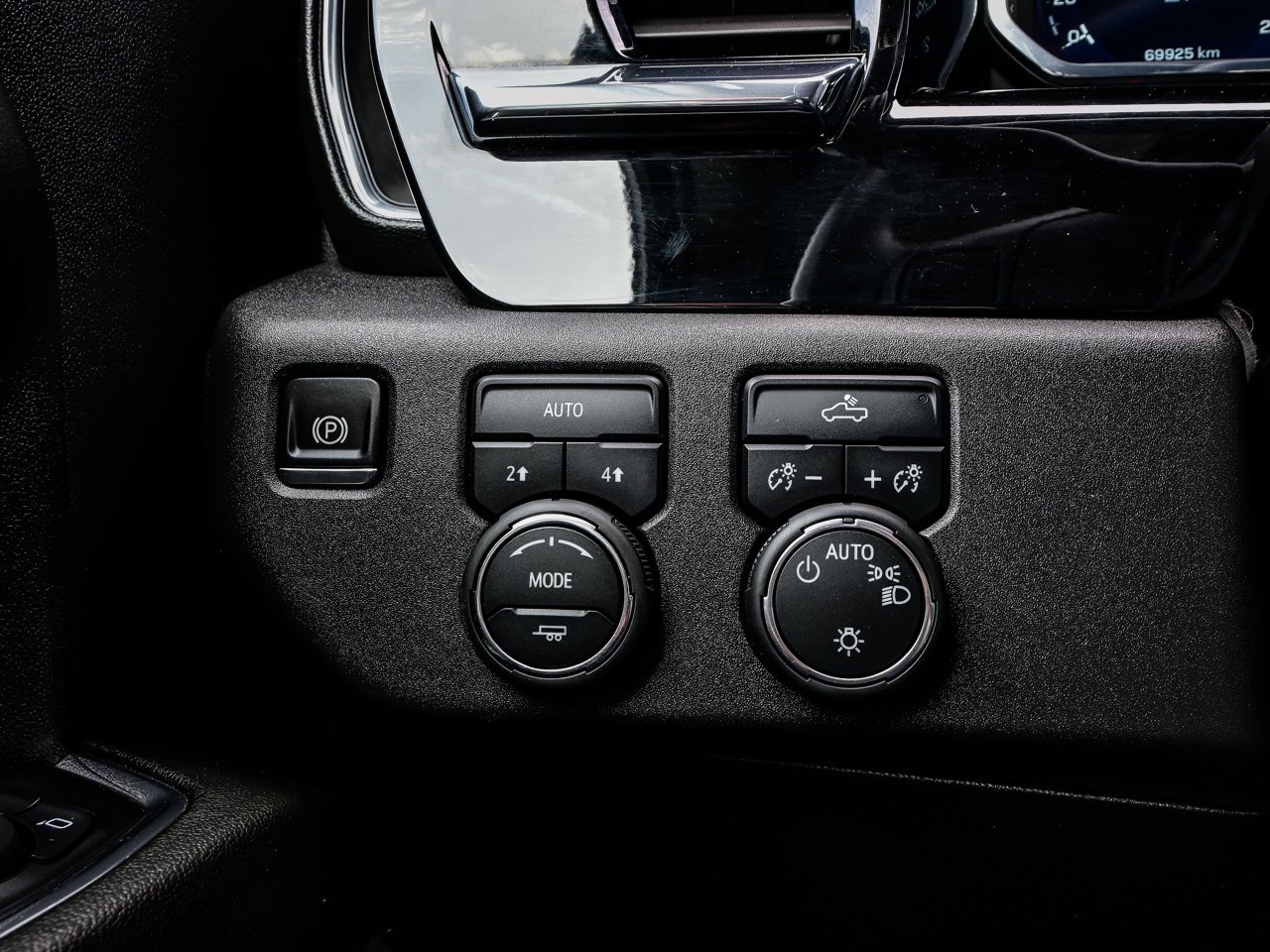 2024 Chevrolet Silverado 1500 4WD Crew Cab 147 LT White Sherwood Park - photo #18