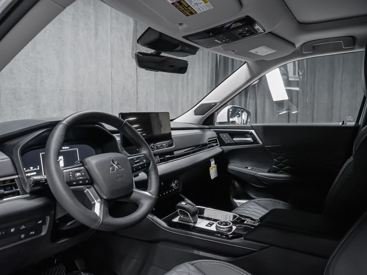 Mitsubishi Outlander PHEV GT 2026 Fini taillé diamant Blanc de qualité supérieure Montréal - photo #15