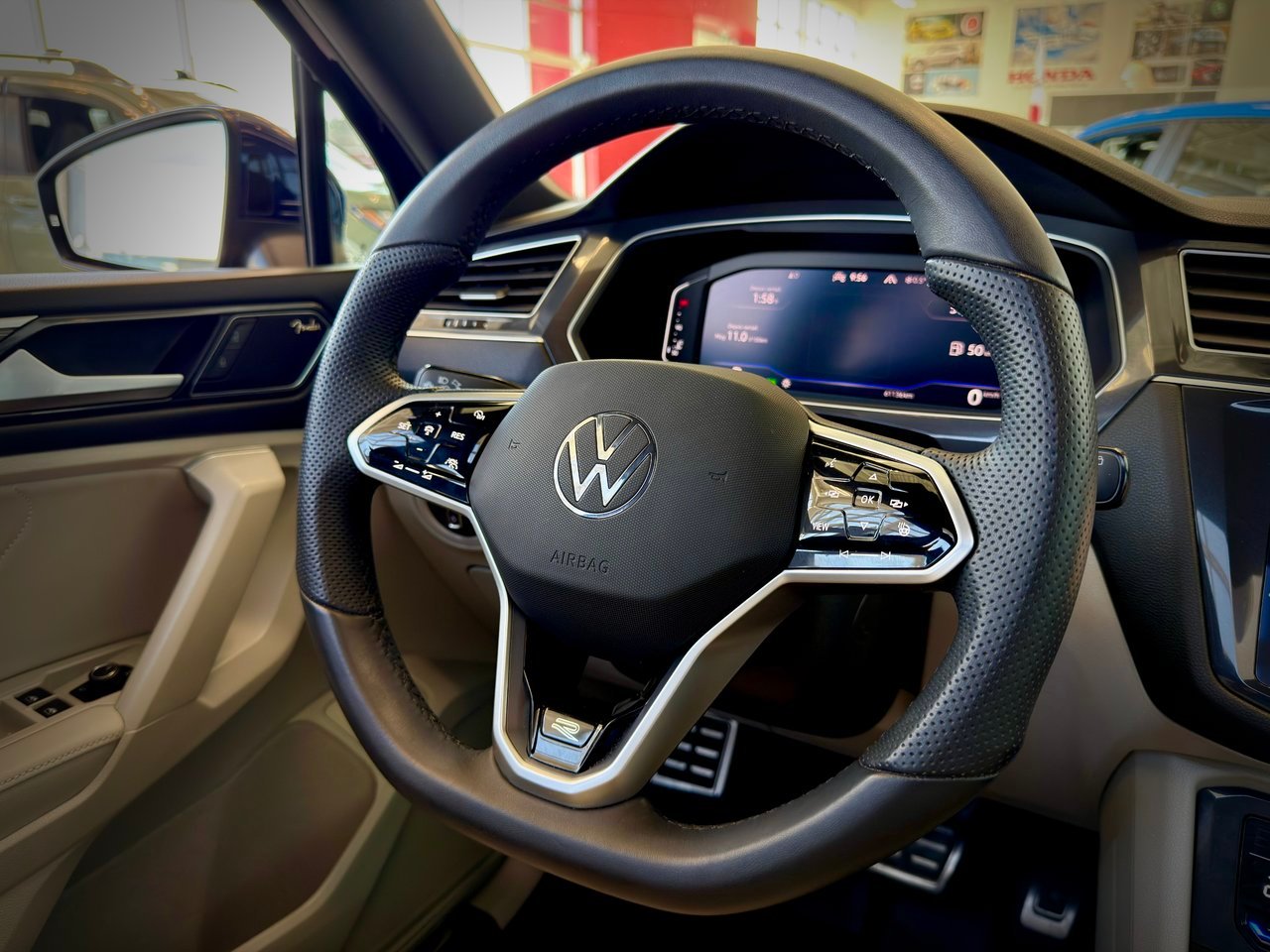 2024 Volkswagen Tiguan Blue Notre-Dame-des-Prairies - photo #27