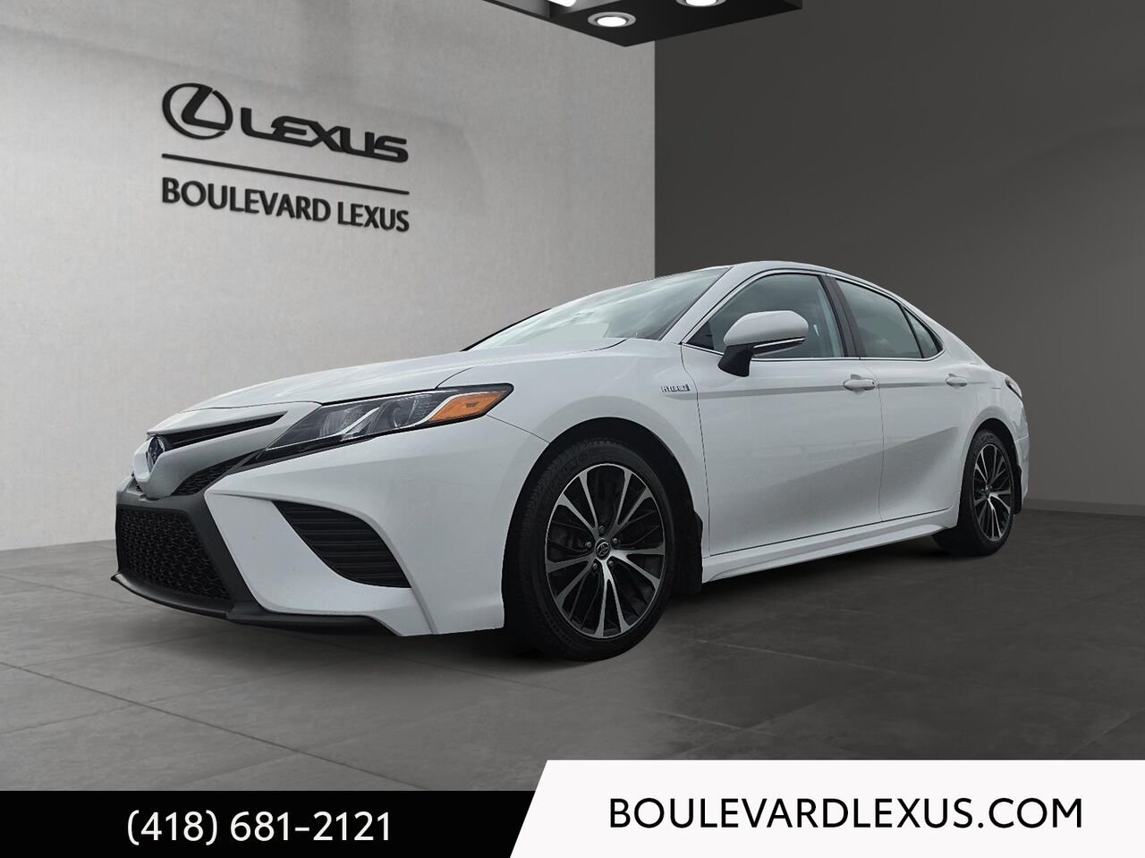 2020 Toyota Camry 19936A | SE hybride BA White Quebec - photo #0