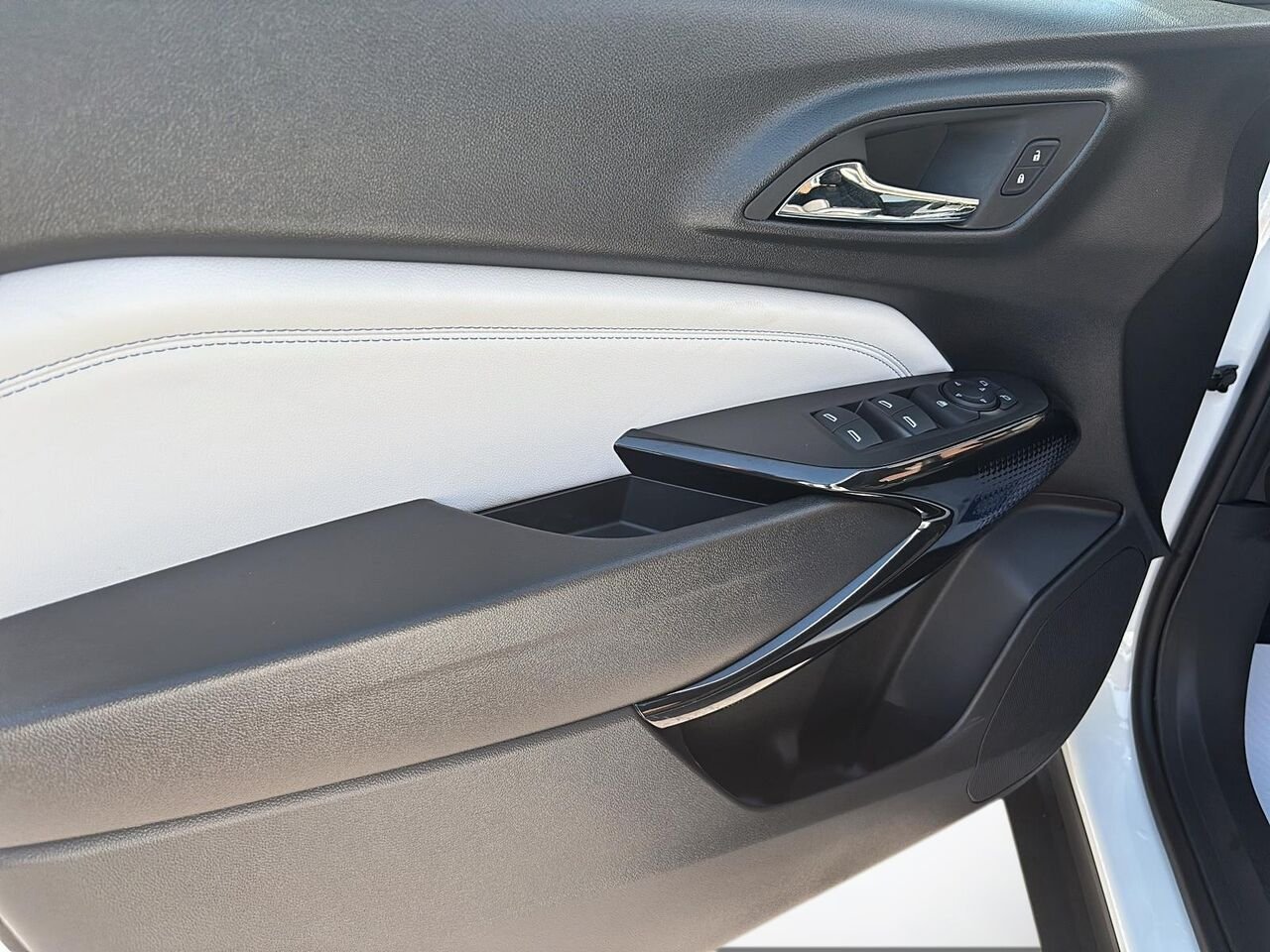 CHEVROLET Trax LT 2026 BLANC SOMMET Saint-Hyacinthe - photo #9