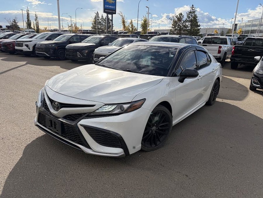 2021 Toyota Camry XSE 2.5L | Sunroof Wind Chill w/Black Roof