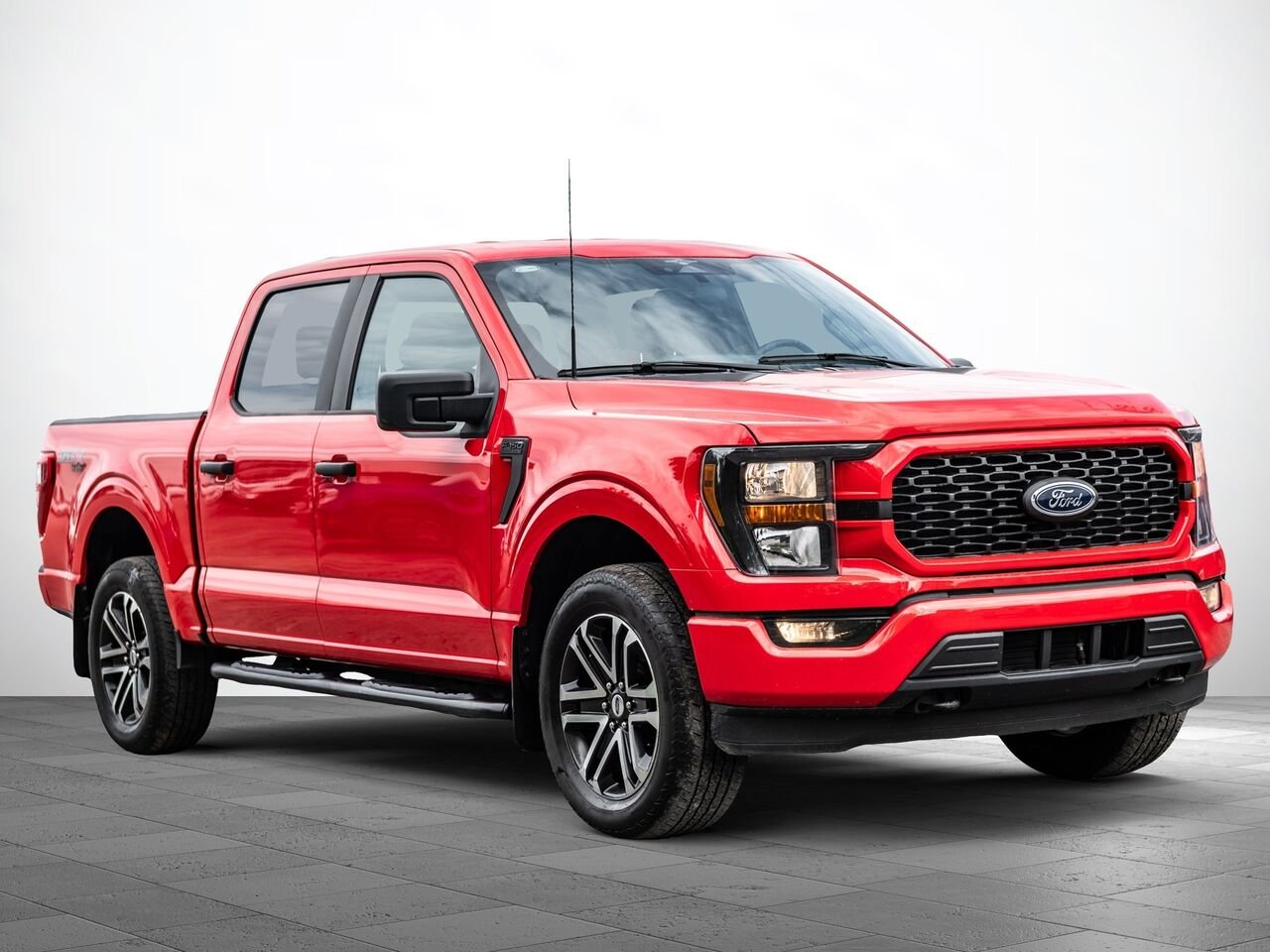 2023 Ford F-150 Red Sainte-Julienne - photo #1