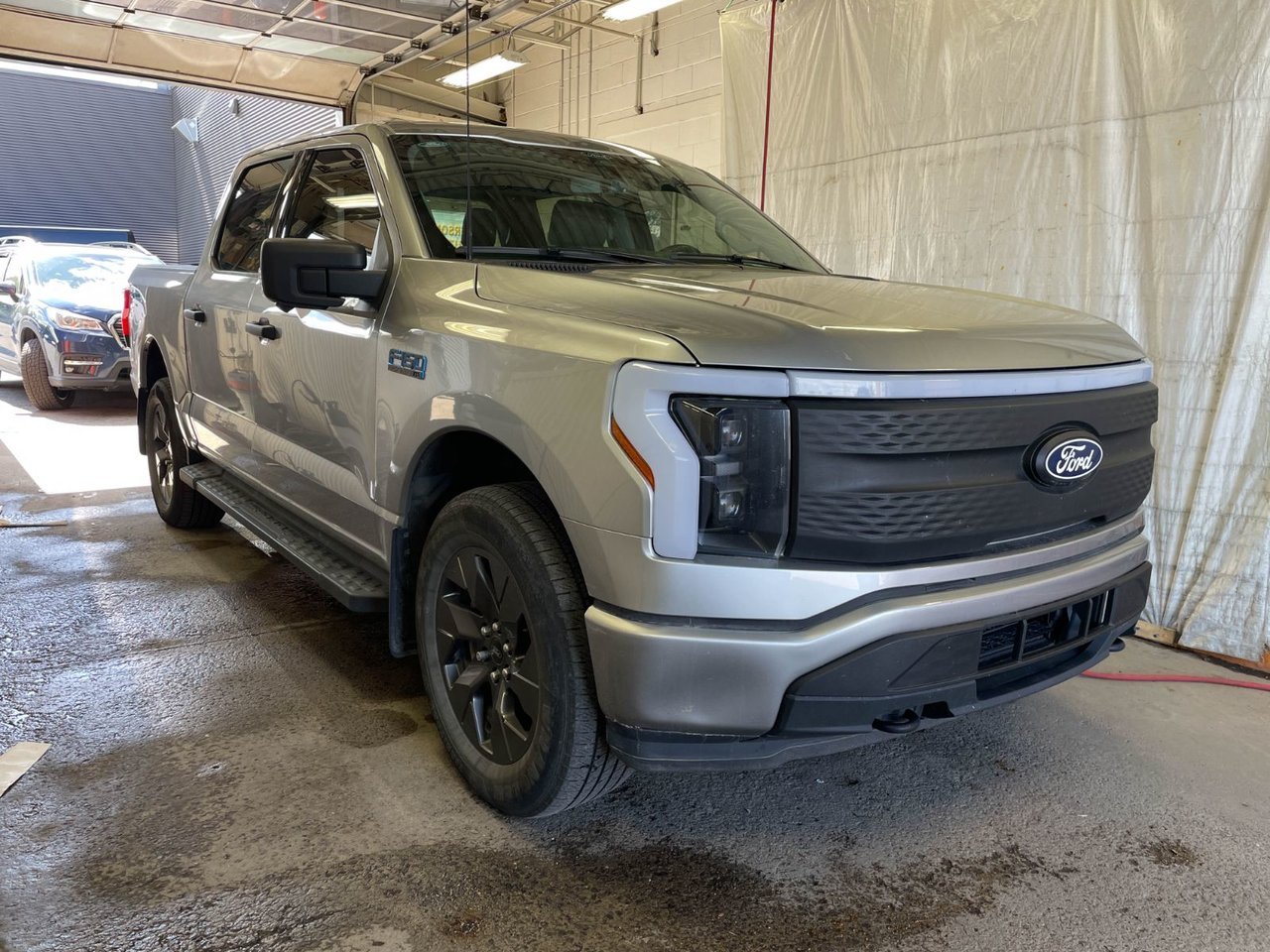 Ford F-150 Lightning XLT CREW 4X4 *GR REMORQ MAX* CHARGEUR EMB. 9.6 KW 2024 Gris Saint-Jérôme - photo #9