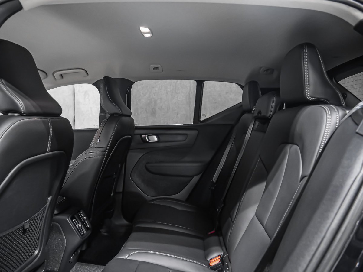 2025 Volvo XC40 B5 CORE BRIGHT CLIMATE Black Montreal - photo #11