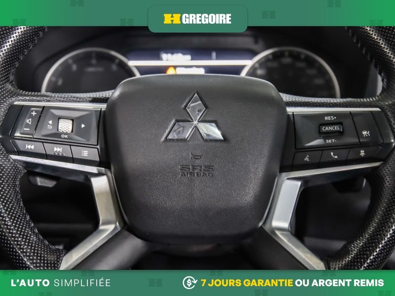 2022 Mitsubishi Outlander Grey Laval - photo #17