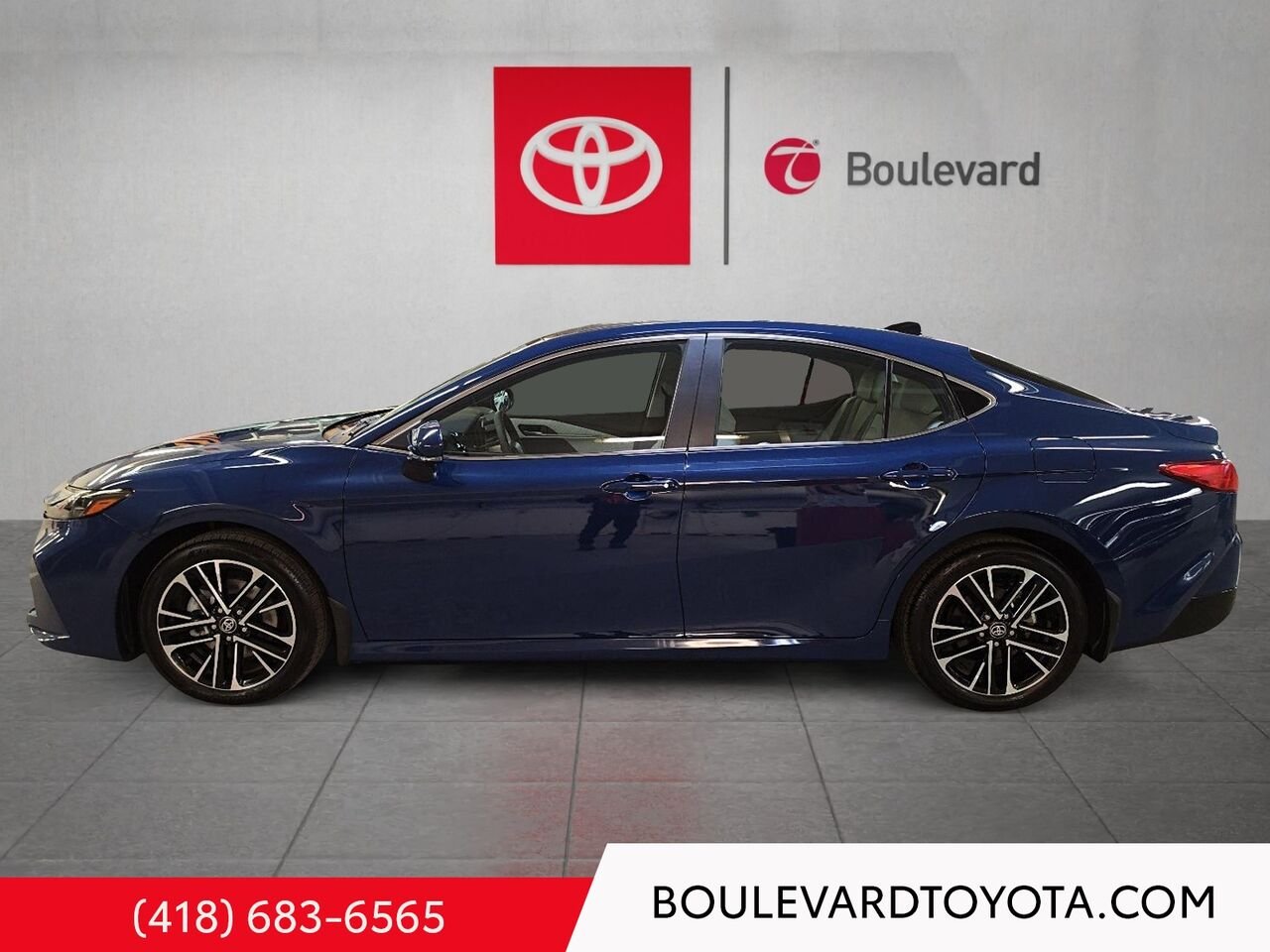 2025 Toyota Camry 531872-25 | XLE, HYBRIDE, AWD Blue Québec - photo #5