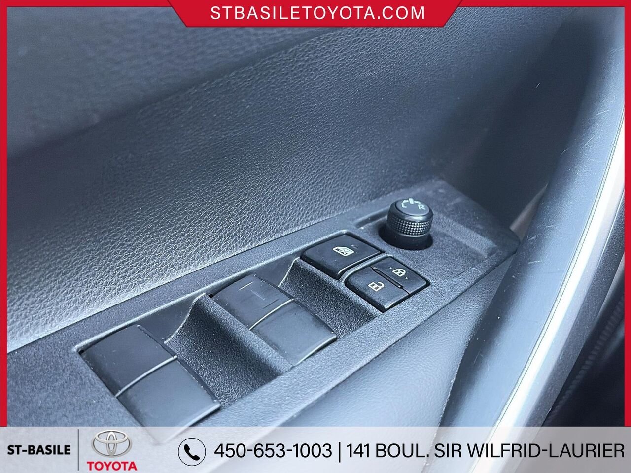 2024 Toyota COROLLA Classic Silver Metallic Saint-Basile-le-Grand - photo #14
