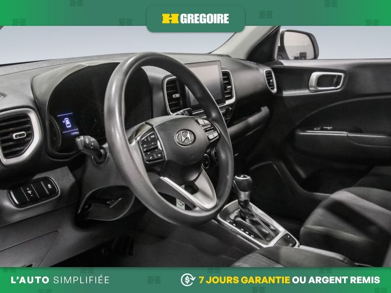 2022 Hyundai Venue White Saint-Léonard - photo #11