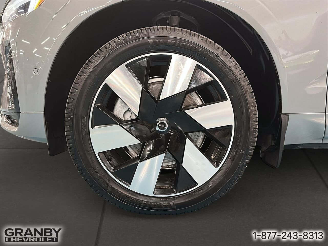 2024 Volvo XC60 Recharge Plus Dark Theme | G3874 Beige Granby - photo #9