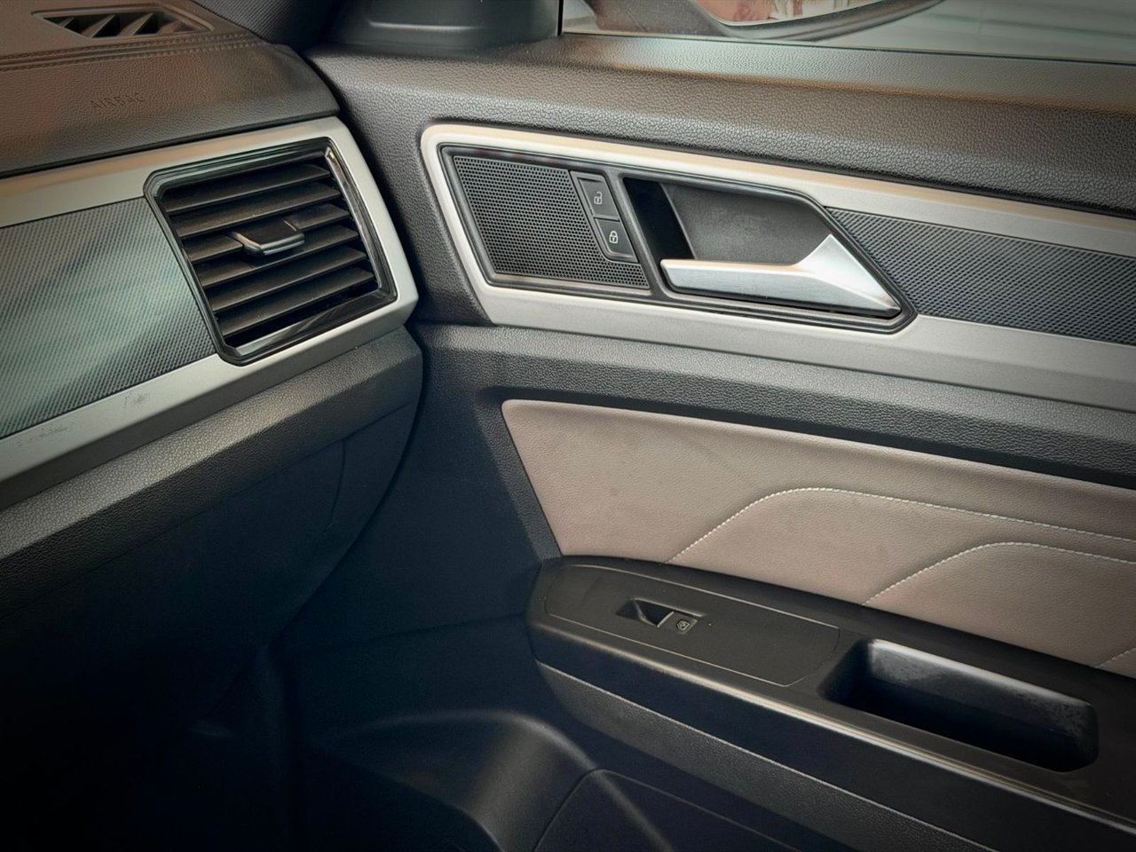 2021 Volkswagen Atlas Cross Sport Red Notre-Dame-des-Prairies - photo #33